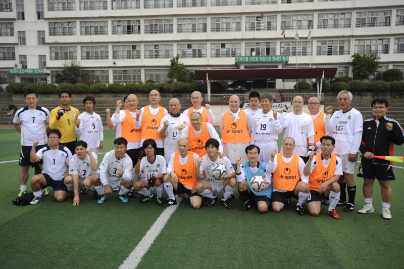 2011.10.15_곰두리축구단 체육용품 지원, 친선경기 (1)